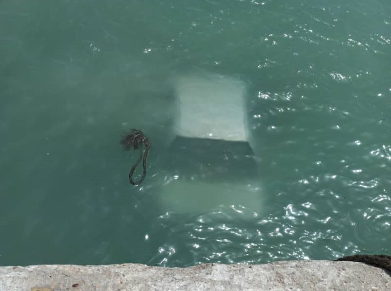 سقوط یک خودرو به دریا در بندر پل و نجات ۶ سرنشین + فیلم