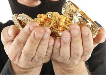دستبند پلیس بر دستان سارقان جواهرات در میناب