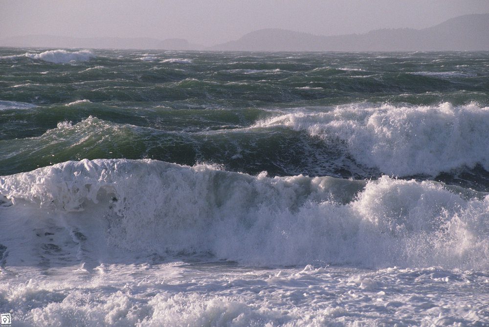 دریای هرمزگان طوفانی می شود/احتمال خسارت به تاسیسات بندری وجود دارد