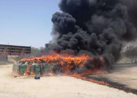 فیلم نحوه به آتش کشیدن ۱۶ تن انواع مواد مخدر در بندرعباس