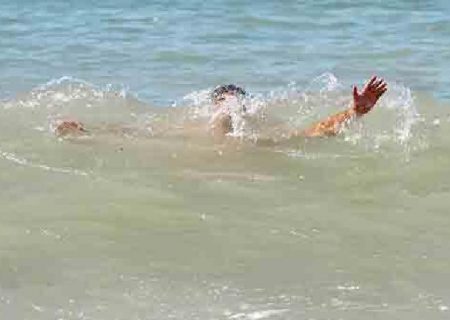 پنجه در پنجه مرگ / جزییات ماجرای نجات ۶ نفر بر اثر غرق شدگی در آبهای ساحلی بندر کلاهی میناب + عکس