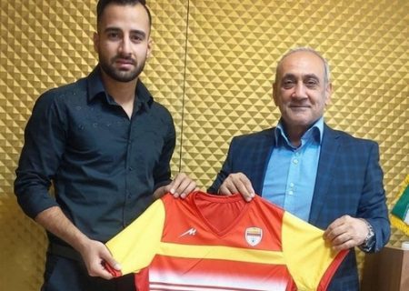 فوتبالیست مینابی یک فصل دیگر در تیم فوتبال فولاد خوزستان ماندنی شد