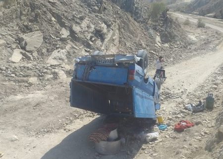 جاده پرخطر روستای گوسمند حادثه ساز شد / یک فوتی و ۲۰ مجروح در واژگونی نیسان
