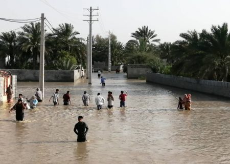 عدم لایروبی رودخانه علت ورود سیلاب به روستای تمبک میناب بوده است + فیلم