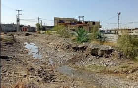فیلم | تذکر وزیر نیرو نسبت به عدم رعایت حریم رودخانه در ساخت و سازهای شهرک “فرهنگ شهر” میناب