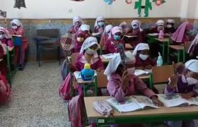 فیلم | تحصیل دانش آموزان مینابی در مدرسه ای بدون کولر / دانش آموزان قربانی بی تدبیری مسولان آموزش و پرورش میناب