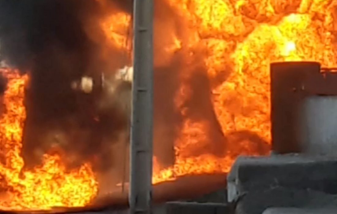 جزئیات انفجار مرگبار انبار دپوی سوخت قاچاق در میناب + فیلم لحظه انفجار