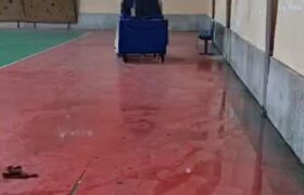 چکه باران از سقف و آبگرفتگی سالن ورزشی یادگار امام میناب + فیلم
