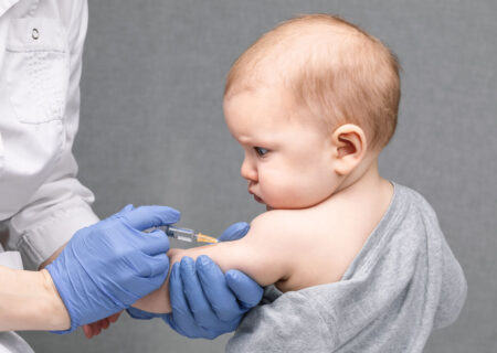 کودکان هرمزگان علیه بیماری «پنوموکوک» واکسینه می‌شوند