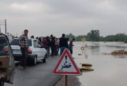 مسدود شدن جاده میناب به سندرک در اثر بارش شدید + فیلم