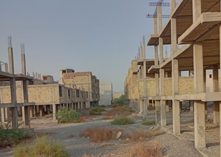 مسکن مهر «نگاه نو» میناب؛ پروژه‌ای رها شده و روبه فرسودگی