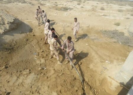 انهدام خط لوله ۱۲۵۰ متری انتقال سوخت قاچاق در بندر کلاهی میناب