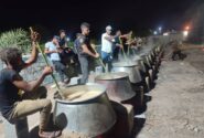 پخت ۱۰ تُن حلیم نذری در روستای تالار میناب