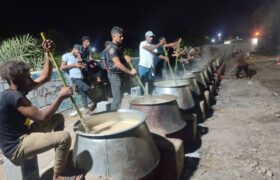 پخت ۱۰ تُن حلیم نذری در روستای تالار میناب