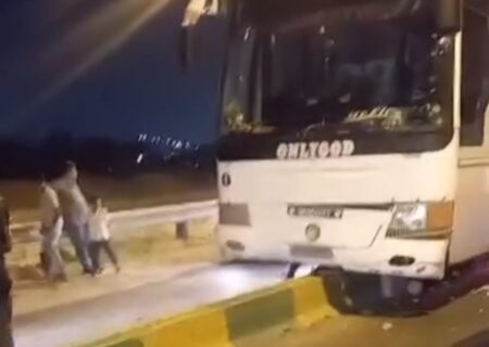 حادثه برای اتوبوس زائران کربلا در میناب +فیلم