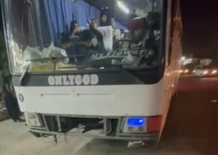 اتوبوس زائران مینابی پس از حادثه در میناب تعمیر و دوباره راهی کربلا شد