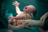 نجات معجزه‌آسای مادر باردار پس از ایست قلبی در اتاق عمل زایشگاه میناب