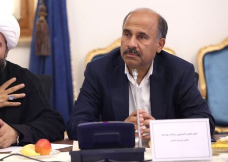 انتقاد نماینده میناب از ضعف زیرساخت‌های ارتباطی و اینترنت در شرق هرمزگان