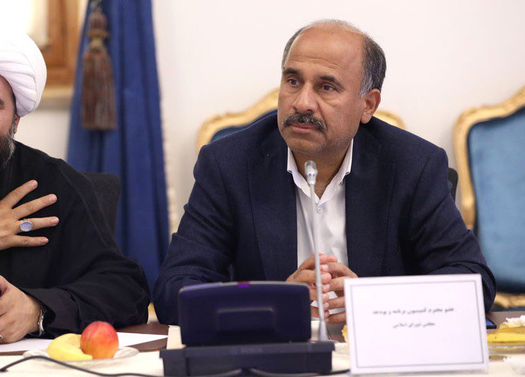 انتقاد نماینده میناب از ضعف زیرساخت‌های ارتباطی و اینترنت در شرق هرمزگان