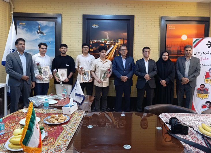 تجلیل از ۵ دانش آموز برتر هرمزگانی در آزمون سراسری