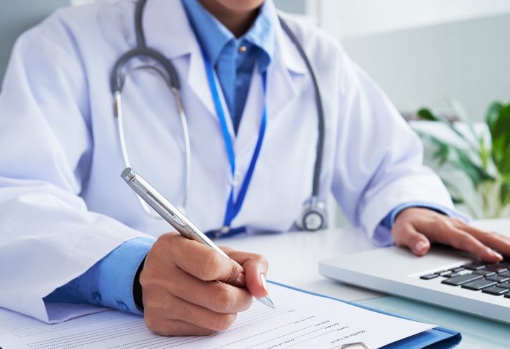 از یزد تا میناب؛ دو تجربه درمانی، دو روایت متضاد از نظام سلامت ایران