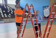 رکوردشکنی متفاوت با توپ روی پیشانی در میناب