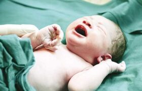 تولد نوزاد ۴.۶ کیلوگرمی در جاسک با زایمان طبیعی