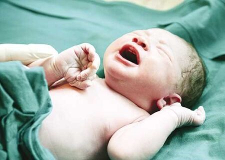 تولد نوزاد ۴.۶ کیلوگرمی در جاسک با زایمان طبیعی