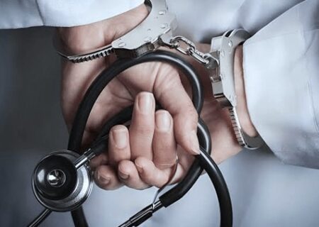 پیگرد قضایی جراح بندرعباس به دلیل اخاذی از بیماران نیازمند