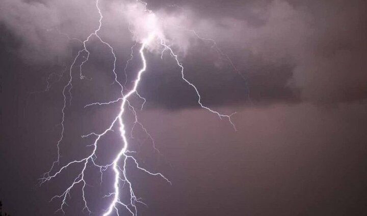 حادثه ناشی از صاعقه در رودان/ سه نفر دچار آسیب شدند