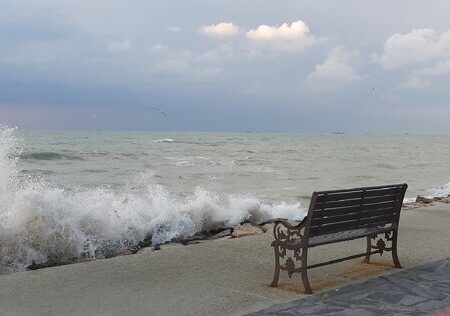 کاهش کیفیت هوا در هرمزگان / دریای عمان و تنگه هرمز مواج می‌شود