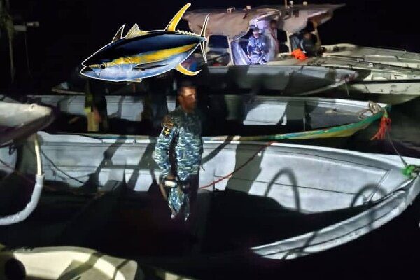 توقیف شناور متخلف صید شبچراغی در آبهای جاسک