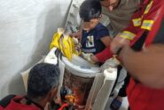 نجات کودک گرفتار در ماشین لباس شویی توسط آتش نشانان بندرعباس