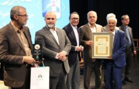 تجلیل از سه هنرمند مینابی در آیین نامداران فرهنگ و هنر هرمزگان