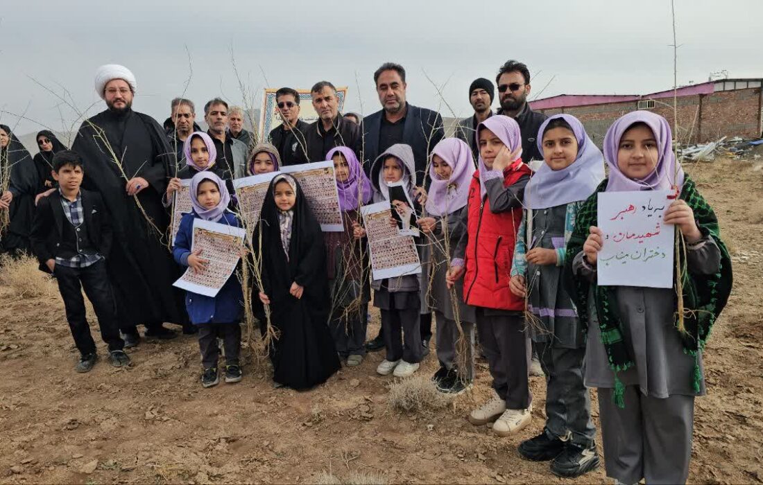 ایجاد نخستین باغستان مقاومت در زرند به یاد شهدای دانش‌آموز میناب با غرس ۱۶۸ نهال