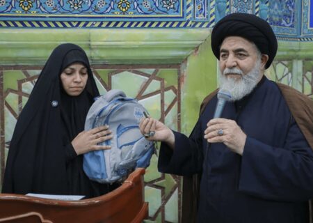 اهدای عیدی نیمه‌شعبان شهید ۸ ساله میناب به مسجد جمکران