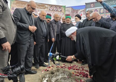 عتبه امام حسین (ع) دبستان دخترانه شجره طیبه میناب را می‌سازد