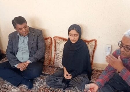 عیادت از دانش‌آموز آسیب‌دیده مدرسه شجره طیبه و تأکید بر پیگیری مطالبات مصدومان