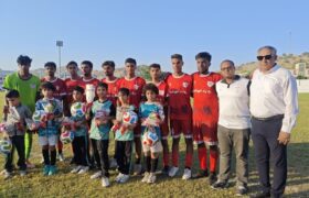 تجلیل باشگاه پرسپولیس میناب از دانش‌آموزان بازمانده مدرسه شجره طیبه