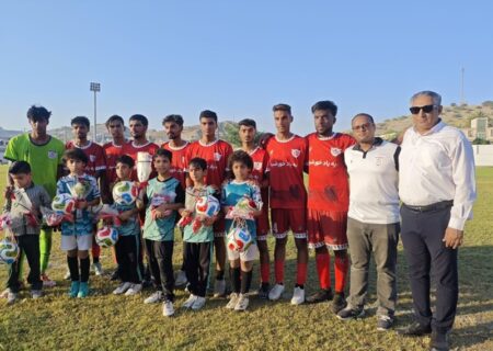 تجلیل باشگاه پرسپولیس میناب از دانش‌آموزان بازمانده مدرسه شجره طیبه