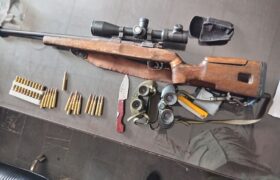 کشف سلاح غیرمجاز و لاشه قوچ وحشی از ۲ شکارچی متخلف در میناب